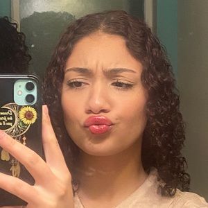 Meet your Posher, Iahna